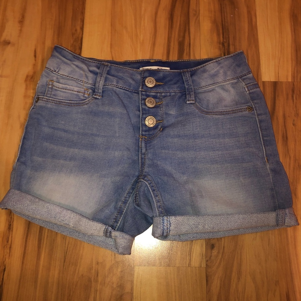 Shorts - Picture 3 of 4